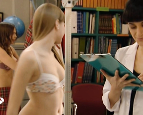 Esmeralda Moya, Ana Fernandez – Los protegidos s01e11 (2010)