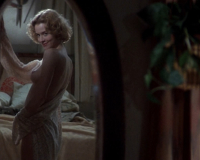 Penelope Ann Miller, etc – Carlito’s Way (1993)