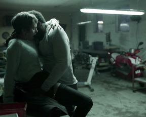 Sienna Guillory, Veronica Echegui – Fortitude s01e01-02 (2015)