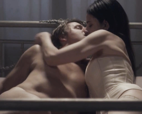 Marta Flich, Almudena Leon, Alina Nastase – Vampyres (2015)