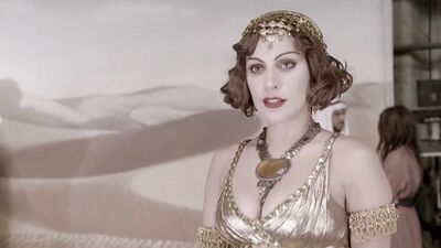 Lady Gaga, Alexandra Daddario – American Horror Story s05e07 (2015)