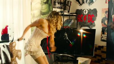 Karina Zvereva naked – Superplokhie (2016)