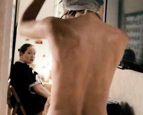 Evgeniya Kalinets naked – Ozabochennye, ili Lyubov zla s01e18 (2015)