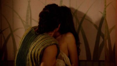 Sibylla Deen, Kylie Bunbury – Tut s01e01 (2015)