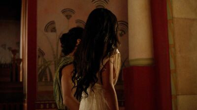 Sibylla Deen, Kylie Bunbury – Tut s01e01 (2015)