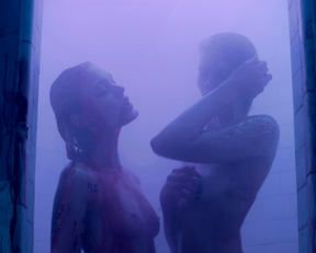 Abbey Lee, Bella Heathcote – The Neon Demon (2016)
