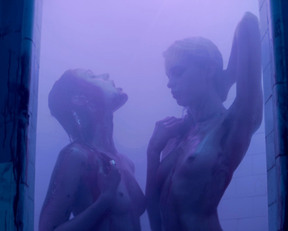 Abbey Lee, Bella Heathcote – The Neon Demon (2016)