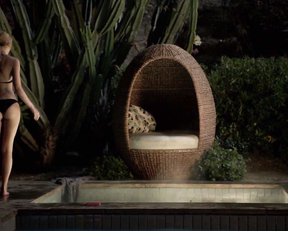 Bella Thorne naked – Scream s01e01 (2015)