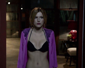 Bella Thorne naked – Scream s01e01 (2015)