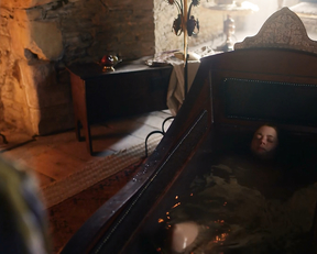 Charlotte Hope naked - The Spanish Princess s01e01 (2019)