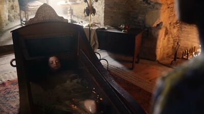 Charlotte Hope naked - The Spanish Princess s01e01 (2019)