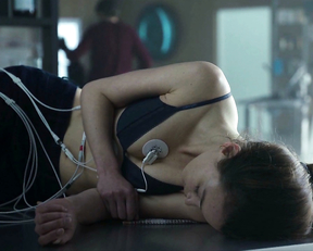 Charlotte Le Bon nude – Le secret des banquises (2016)