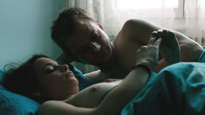 Jasna Fritzi Bauer nude - Goliath (2017)