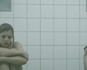 Jella Haase, Paula Beer – 4 Konige (2015)