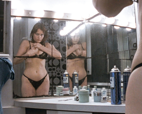 Lisa Bowman naked – River of Grass (1994)