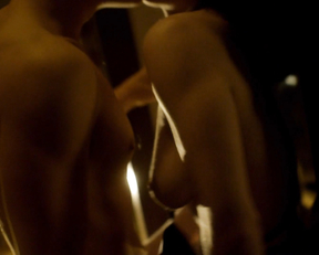 Antje Traue nackt – Der Fall Barschel (2015)