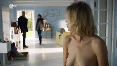 Luise Weiss nude – Nord Nord Mord Cluver und die wilde Nacht  (2017)