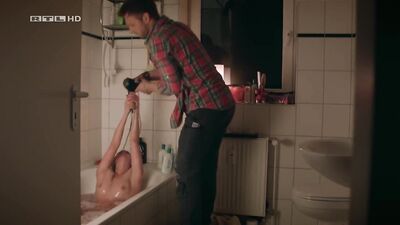 Luise Baehr nude – Manner! Alles auf Anfang s01e05 (2015)
