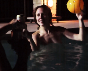 Josephine Decker, Jennymarie Jemison – Loves Her Gun (2014)