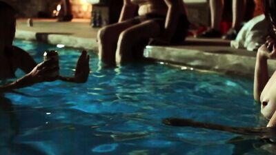 Josephine Decker, Jennymarie Jemison – Loves Her Gun (2014)