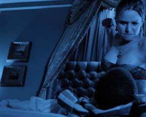 Kristen Bell sexy – House of Lies s02 (2013)