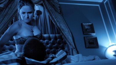 Kristen Bell sexy – House of Lies s02 (2013)