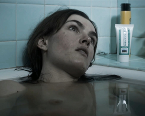 Emeline Fremont nude – Deux flics sur les docks s03e02 (2013)