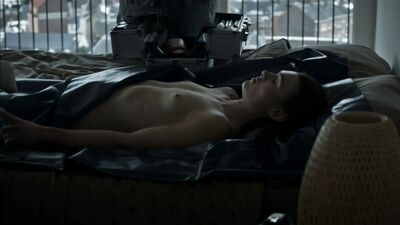 Emeline Fremont nude – Deux flics sur les docks s03e02 (2013)