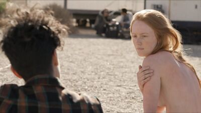 India Menuez, Roberta Colindrez – I Love Dick s01e06 (2017)
