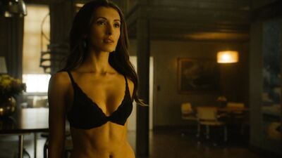 India de Beaufort sexy – Blood & Oil s01e06 (2015)