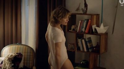 Valerie Niehaus nude - Meine fremde Freundin (2017)