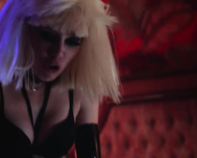 Maria Luisa Mendonca, Debora Falabella - Todo Cliche do Amor (2018)