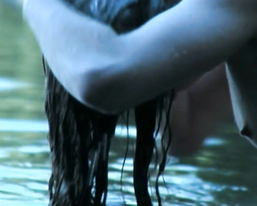 Tatiana Becquet Genel nude – Les chiens jaunes (2009)