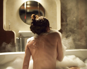 Ivana Baquero, Begona Vargas - Alta mar s01e03-04 (2019)