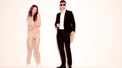 Emily Ratajkowski – Blurred Lines (2013)