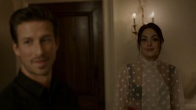 Elizabeth Gillies - Dynasty s02e21 (2018)