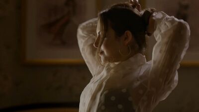 Elizabeth Gillies - Dynasty s02e21 (2018)