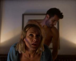 Erinn Hayes sex scene - Huge in France s01e03-04-07 (2019)