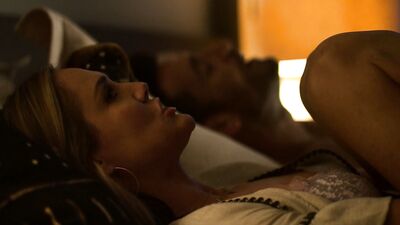Erinn Hayes sex scene - Huge in France s01e03-04-07 (2019)