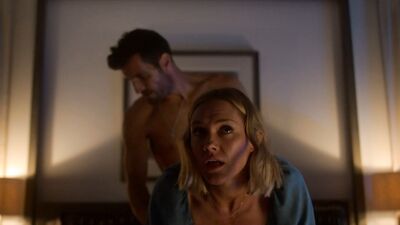 Erinn Hayes sex scene - Huge in France s01e03-04-07 (2019)