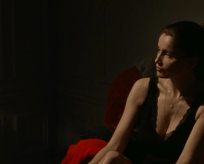 Lily-Rose Depp, Laetitia Casta - L'homme fidele (2018)