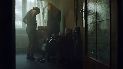 Verena Altenberger nude - Die beste aller Welten (2016)