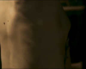 Svenja Jung nackt - Die Mitte der Welt (2016)