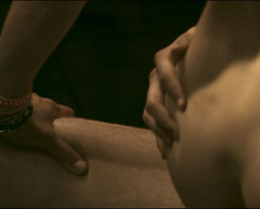 Svenja Jung nackt - Die Mitte der Welt (2016)