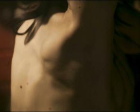 Svenja Jung nackt - Die Mitte der Welt (2016)