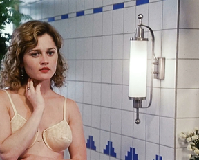 Robin Tunney, Julie Delpy, Tuesday Weld, Emily Bruni - Investigating Sex (2001)