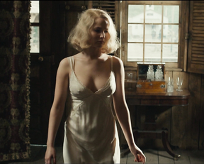 Jennifer Lawrence – Serena (2014)