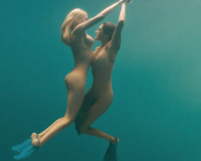 Kelly Brook, Riley Steele - Piranha 3D (2010)