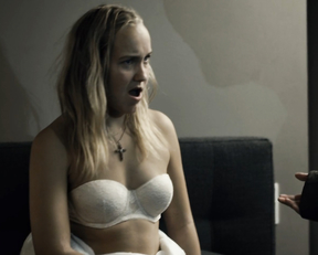 Alba August, Angela Bundalovic, Jessica Dinnage - The Rain s01e05 (2018)