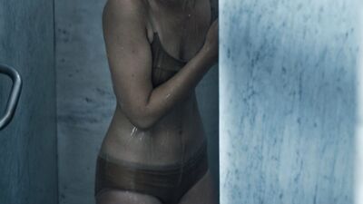 Alba August, Angela Bundalovic, Jessica Dinnage - The Rain s01e05 (2018)